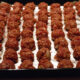 Ecco le polpette al forno con patate e piselli per un secondo ricco