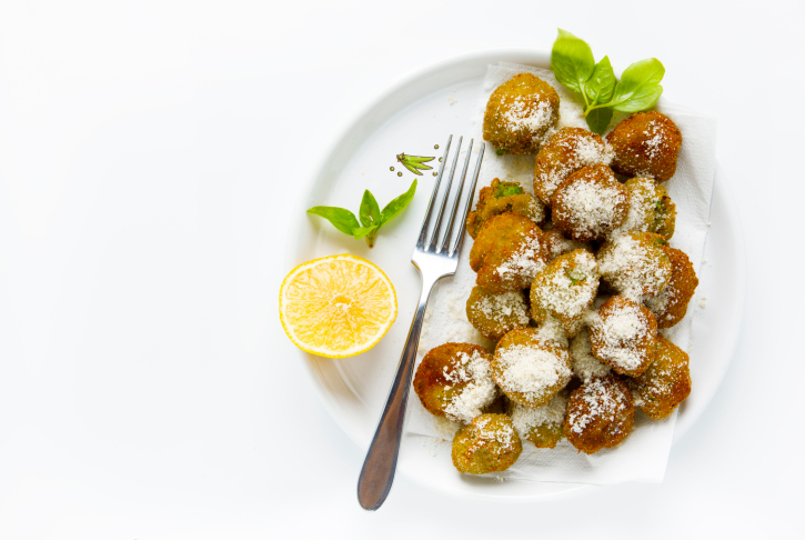 Le polpette di patate e piselli con la ricetta vegan