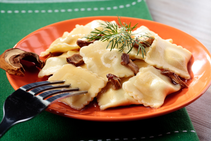 Ravioli ripieni di salmone, 5 idee su come condirli