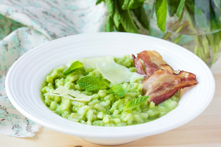 Il risotto con fave e pancetta con la ricetta per il Bimby