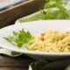 La ricetta semplice per preparare il risotto con i ravanelli