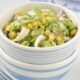 L’insalata di fave fresche con mais e formaggio