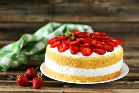 La torta di fragole con la ricetta facile ma gustosa