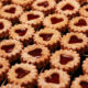 Biscotti con marmellata di albicocche