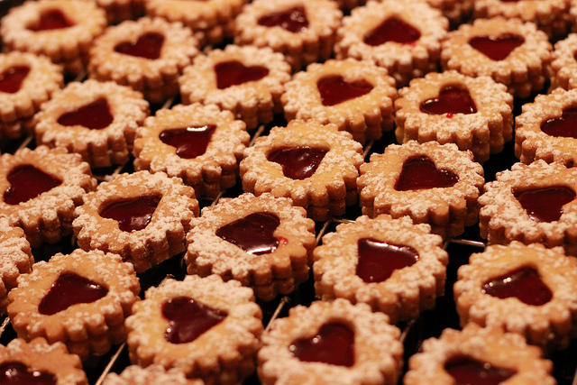 I biscotti con marmellata di albicocche da fare in casa: la ricetta