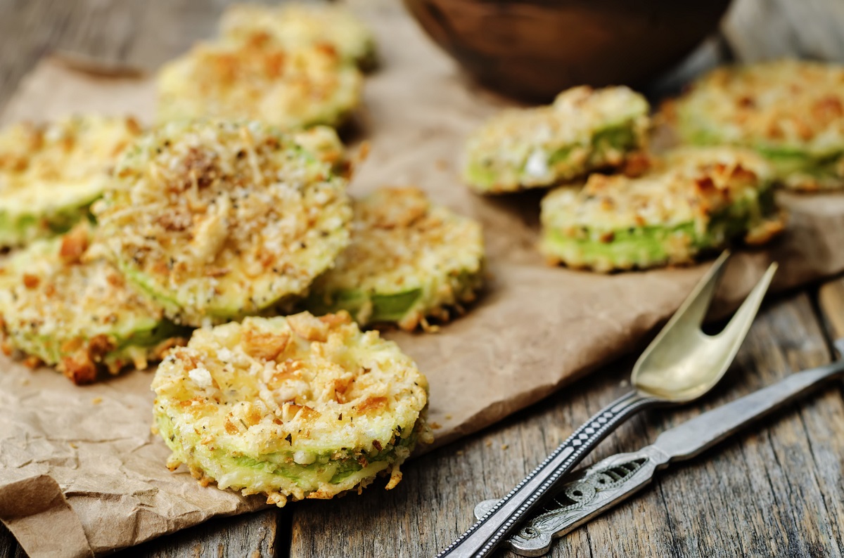 La ricetta delle zucchine chips, lo snack sano e goloso