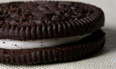 Come fare gli oreo ricoperti di cioccolato per uno snack goloso
