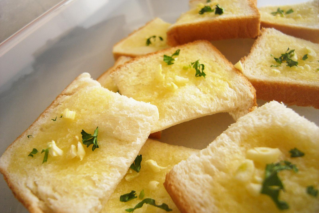 Il pane all’aglio, la ricetta casalinga