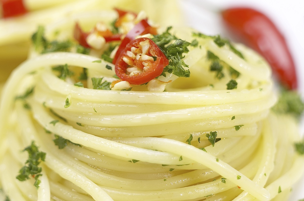 La ricetta di aglio olio e peperoncino: il primo piatto estivo per eccellenza