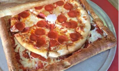 L'originale trovata di una pizzeria newyorkese, il cartone di pizza fatto di pizza
