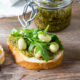 Il pesto di fave fresche con la ricetta vegan