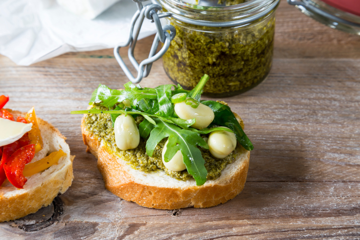 Il pesto di fave fresche con la ricetta vegan