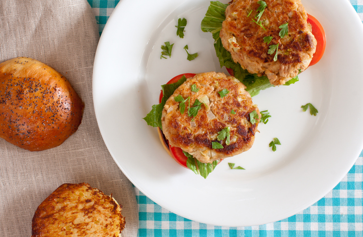 I burger di tonno in scatola con la ricetta adatta alla cena