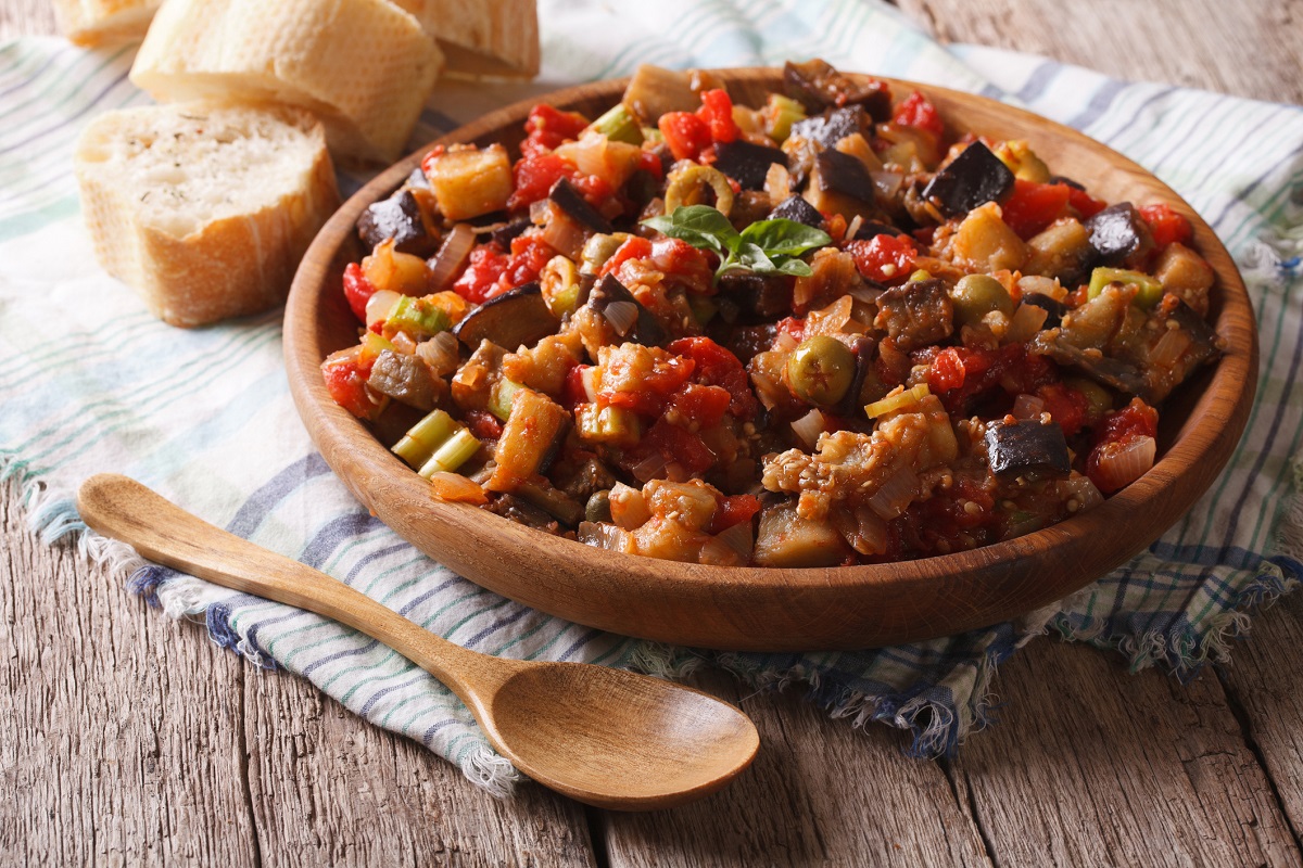 La caponata di melanzane da gustare con la ricetta della tradizione