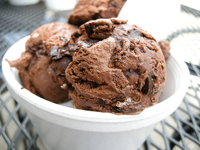 Il gelato al latte condensato e nutella con la ricetta golosa