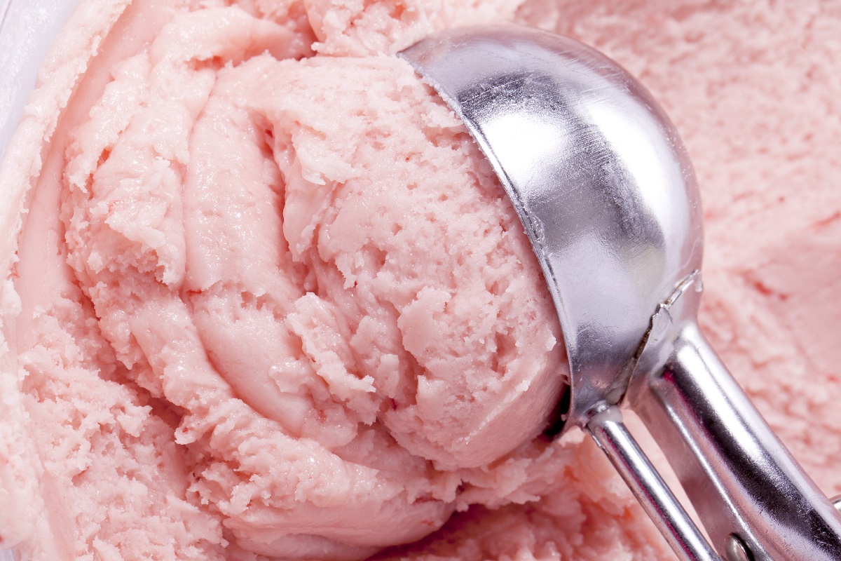 Il gelato alla fragola, ecco la ricetta da fare in casa