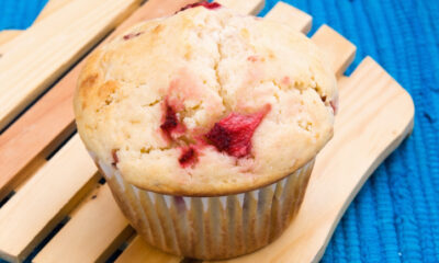 I muffin alle fragole e mandorle per la merenda dei bambini