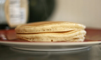I pancake con farina di riso senza uova per la colazione