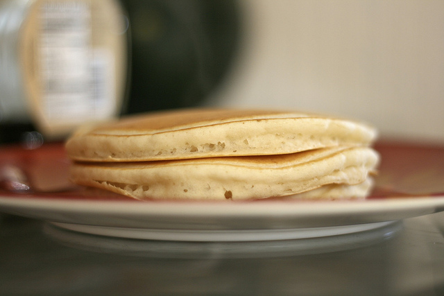 I pancake con farina di riso senza uova per la colazione