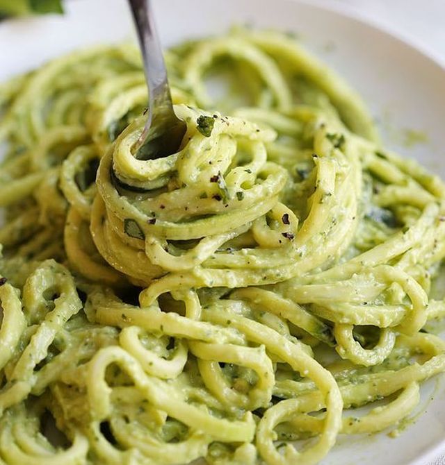 La pasta con zucchine e panna di soia per un primo sano