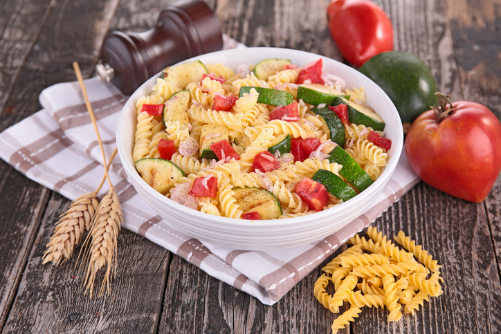 La pasta con zucchine tonno e pomodorini perfetta per tutta la famiglia