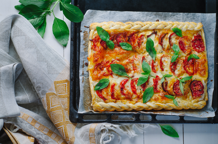 Il tortino di pomodori e mozzarella con la ricetta estiva