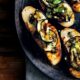 Le bruschette con melanzane grigliate per una cena con amici