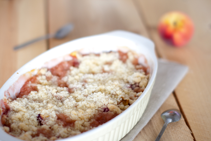 Il crumble di pesche con la ricetta di Marco Bianchi