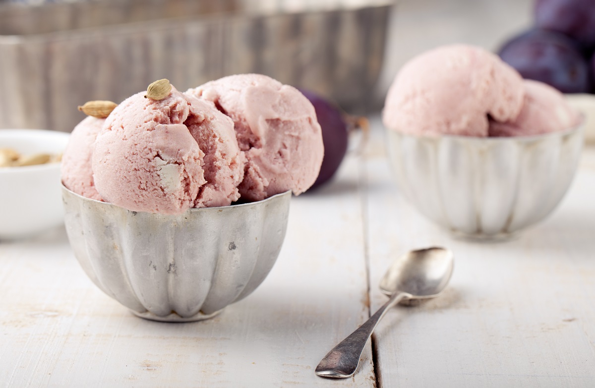 Il gelato alla rosa, la ricetta facile da provare