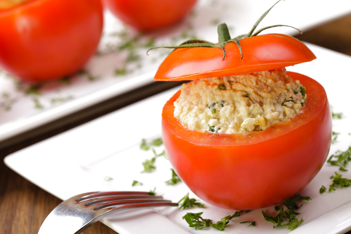 I pomodori ripieni freddi con la ricetta di Cotto e Mangiato