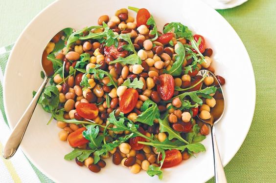 L&#8217;insalata di ceci rucola e pomodori con la ricetta veloce