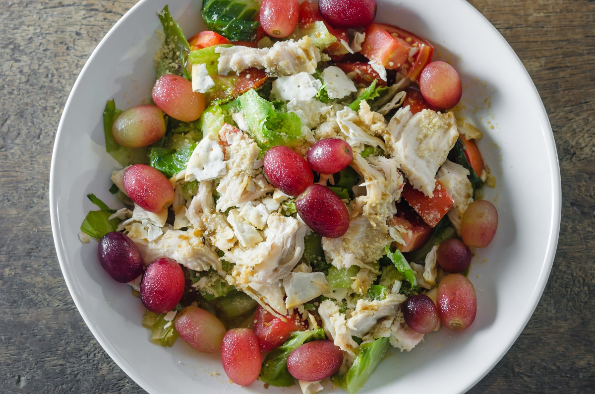 La ricetta dell&#8217;insalata con l&#8217;uva per il pranzo leggero