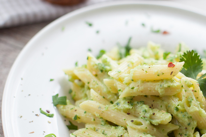 La pasta avocado e zucchine per un primo originale