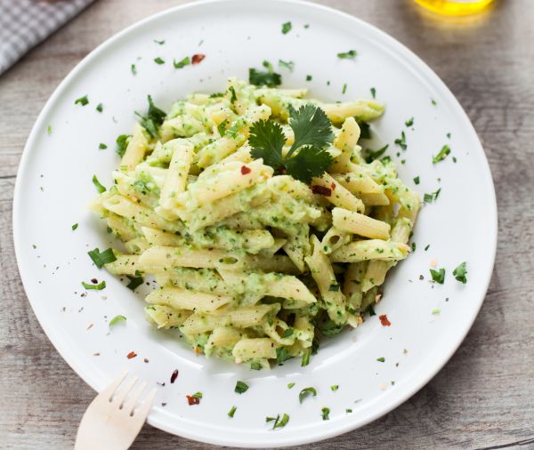 Il pesto di avocado e basilico con la ricetta veloce