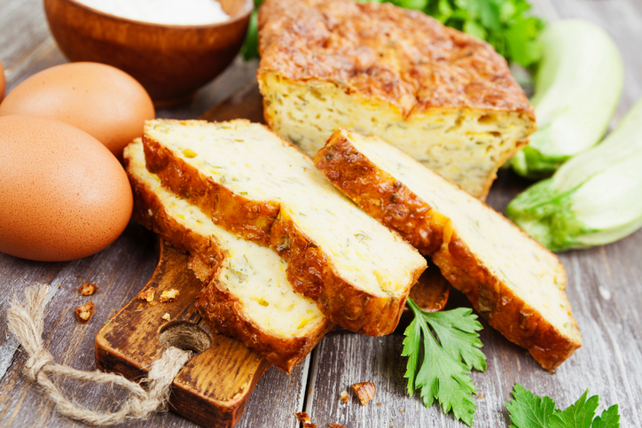 Il plumcake salato con zucchine e scamorza con la ricetta facile