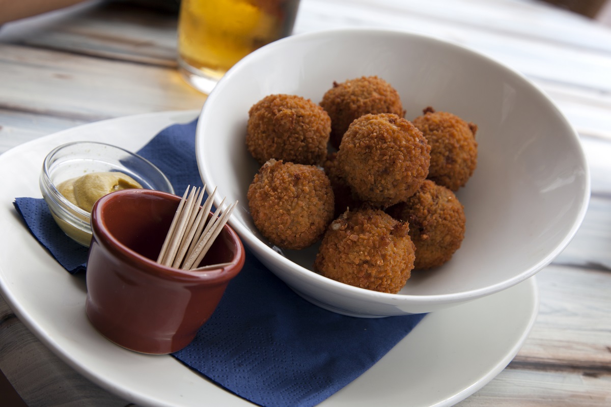 Le polpette olandesi: ecco la ricetta delle bitterballen