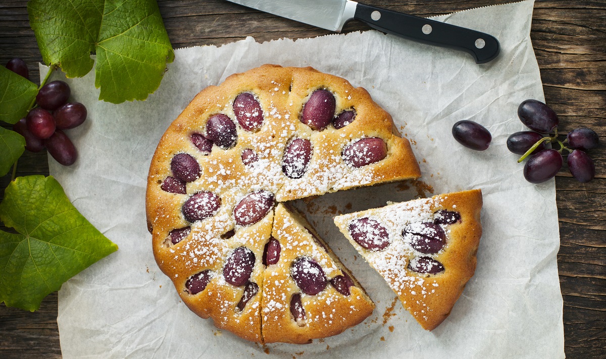 La torta con uva nera, ecco la ricetta facile da fare