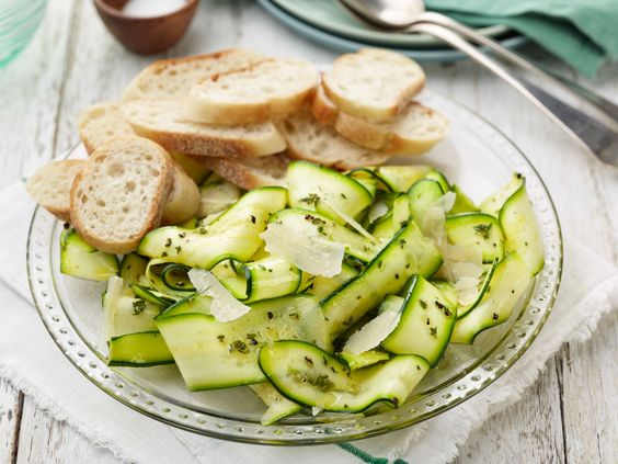 Come preparare le zucchine crude marinate all’aceto balsamico