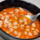 La zuppa fredda di ceci con la ricetta perfetta per l'estate
