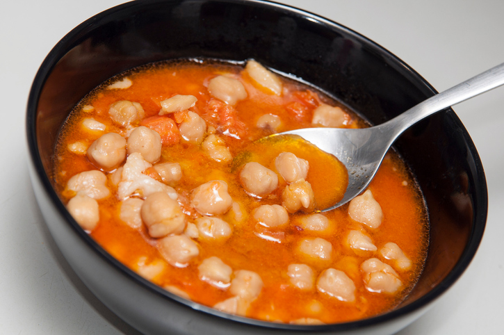 La zuppa fredda di ceci con la ricetta perfetta per l’estate