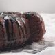 La ciambella al cacao senza burro con la ricetta leggera