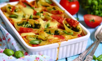 conchiglioni ripieni di ricotta e spinaci al sugo