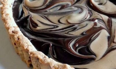 La crostata marmorizzata al mascarpone e nutella per il dessert di fine pasto