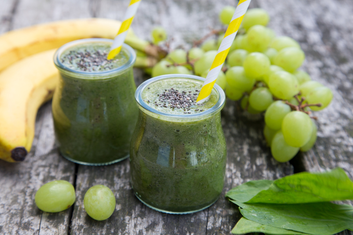 Il frullato di uva e banana con la ricetta sana