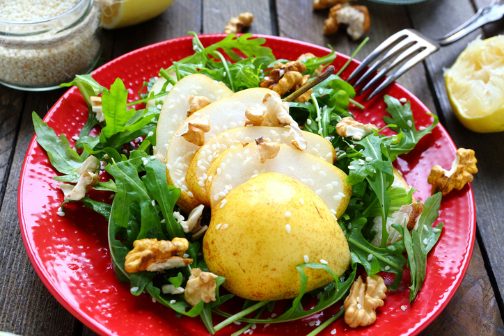 Ecco l’insalata di rucola noci e pere subito pronta