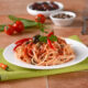 Ecco la pasta con acciughe, capperi e pomodoro con la ricetta veloce