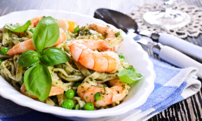La pasta con gamberetti e piselli con la ricetta semplice