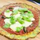 La pizza di zucchine con pomodoro e mozzarella con la ricetta sfiziosa