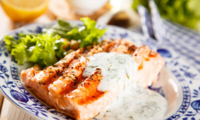La salsa allo yogurt per accompagnare il salmone