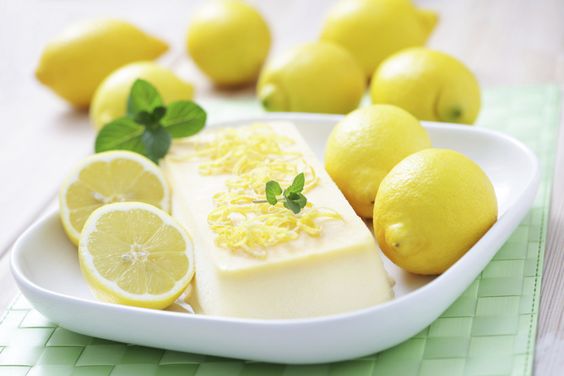 Il semifreddo al limone e cioccolato bianco con la ricetta imperdibile